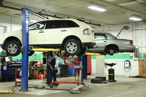 Compresseurs Sullair utilisés dans des ateliers de réparation automobile et de carrosserie